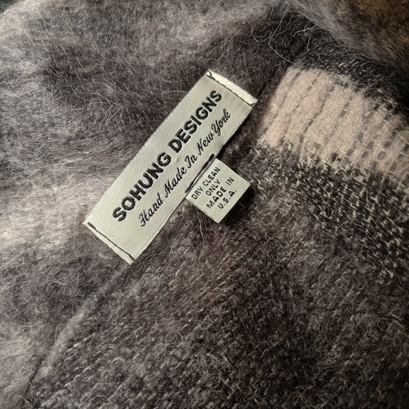 Dramatic Monochrome Handmade Wool Cape - Boutique Free Size - Picture 6 of 8